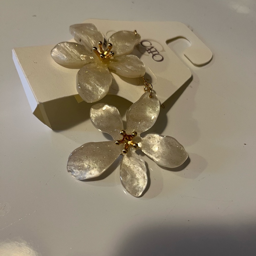 Cato Gold and Cream Floral Earrings